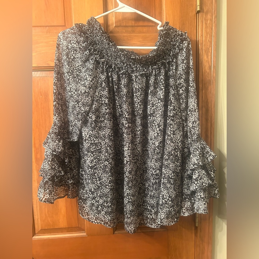 CeCe Black and White Floral Blouse
